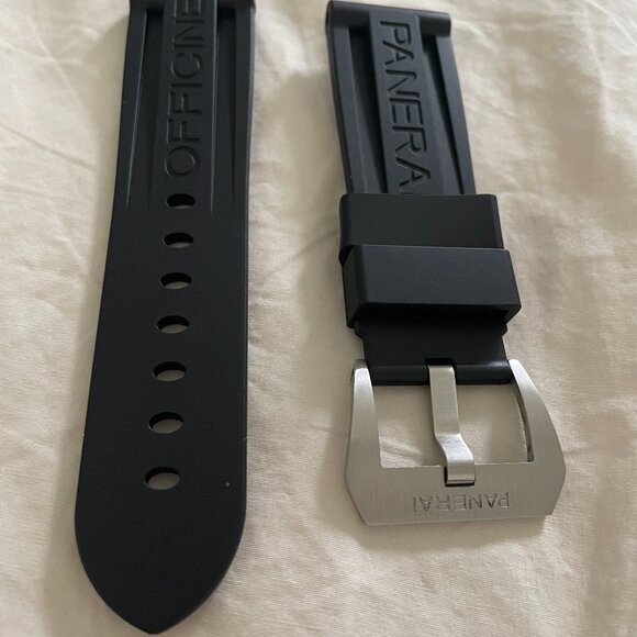 Black Panerai Rubber Strap 24mm - Picture 1 of 4